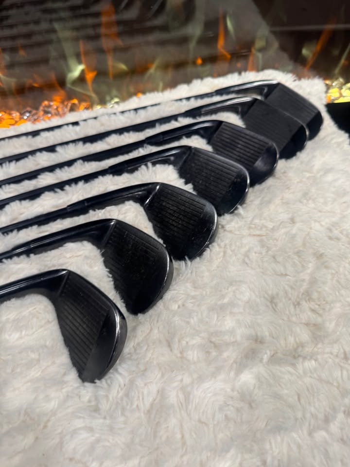 LMTD Titleist T100S Black 4-pw Iron set