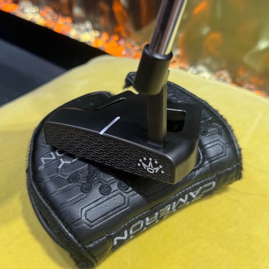 SOLD-SCOTTY CAMERON 9.2R BLACK PUTTER
