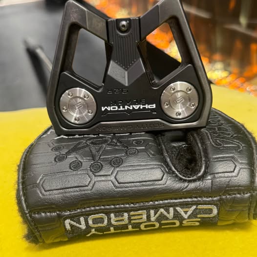 SOLD-SCOTTY CAMERON 9.2R BLACK PUTTER