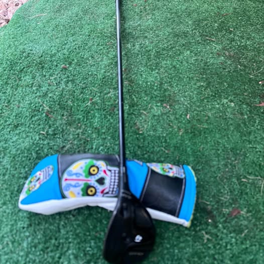 TAYLOR MADE QI4D HYBRID GOLF CLUB