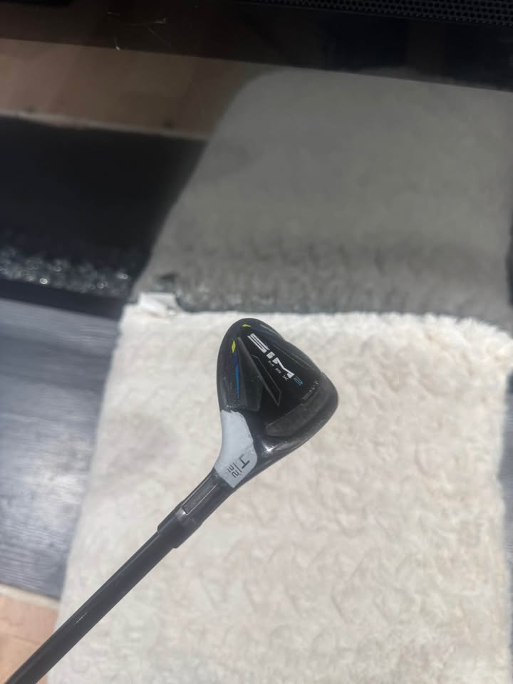 TAYLOR MADE SIM 2 MAX HYBRID