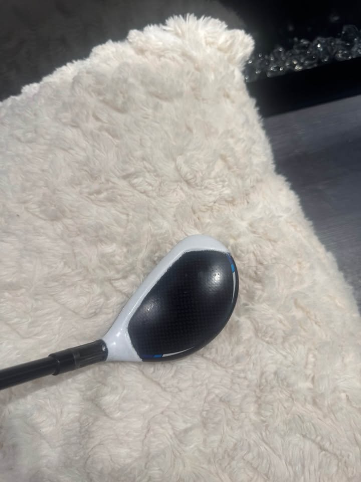 TAYLOR MADE SIM 2 MAX HYBRID