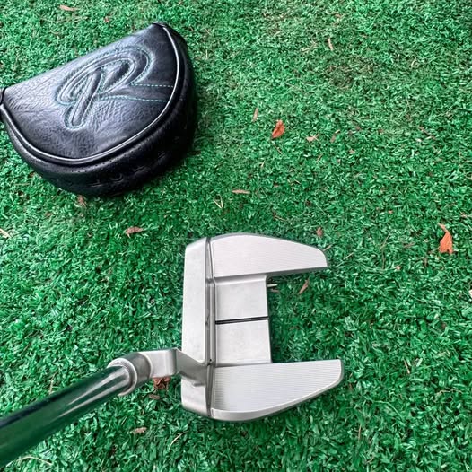 Taylor made TP reserve Fang Mallet golf putter