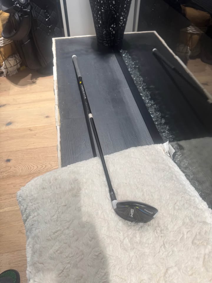 TAYLOR MADE SIM 2 MAX HYBRID